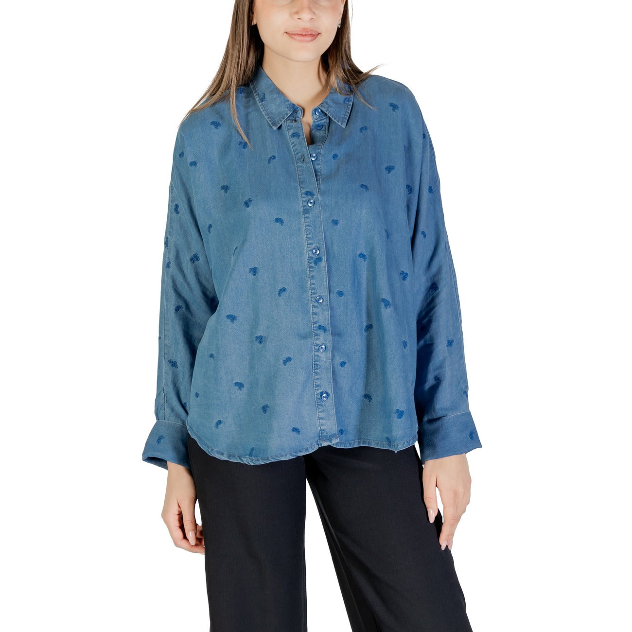 Seule la chemise des femmes